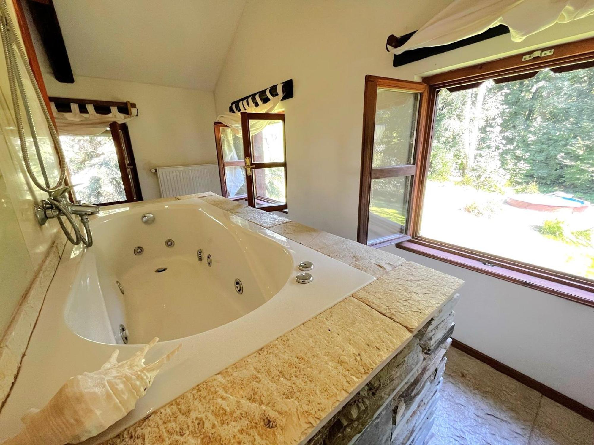 Dum U Dvou Lip / The Two Lime Trees Villa Javornik  Luaran gambar